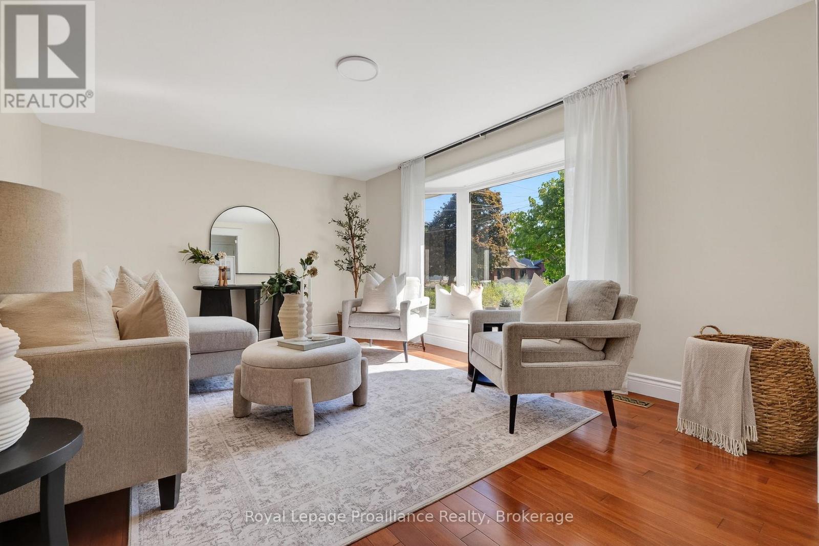 951 D'ARCY STREET - 6
