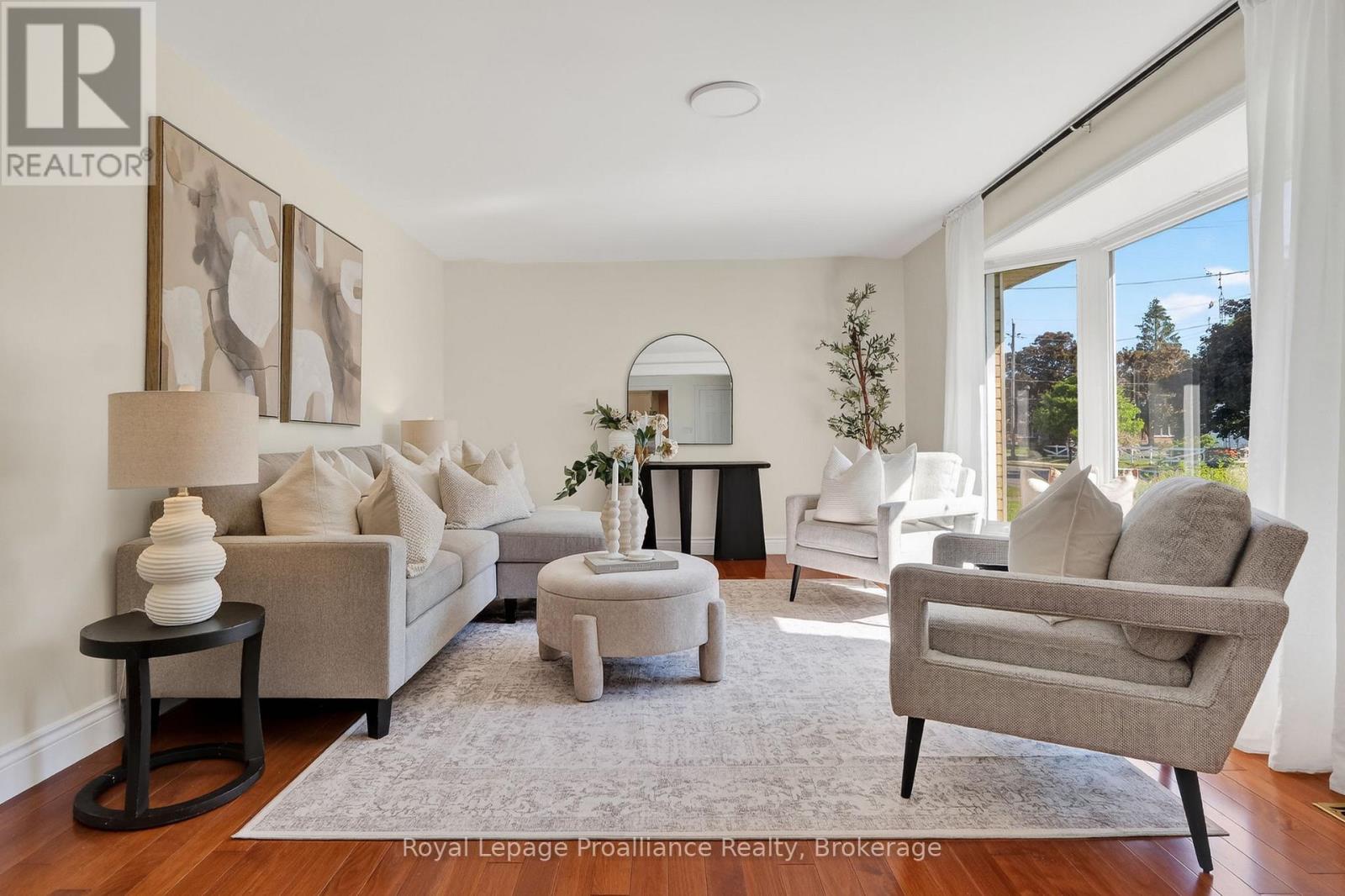 951 D'ARCY STREET - 7