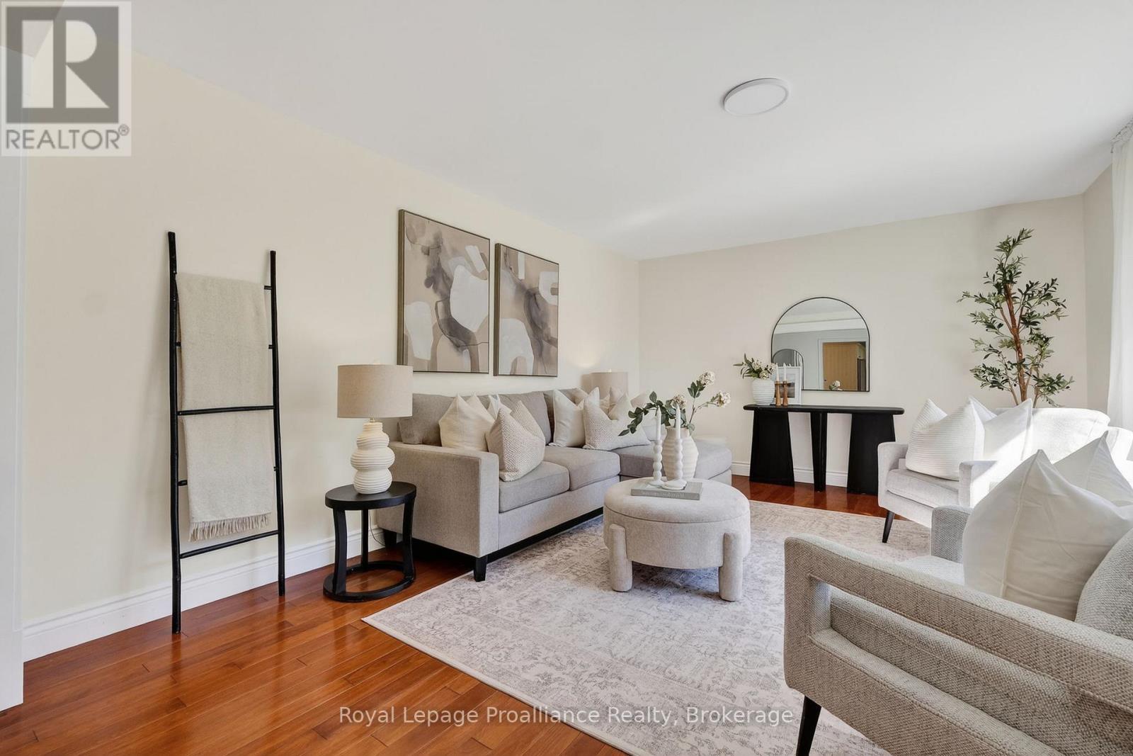 951 D'ARCY STREET - 8
