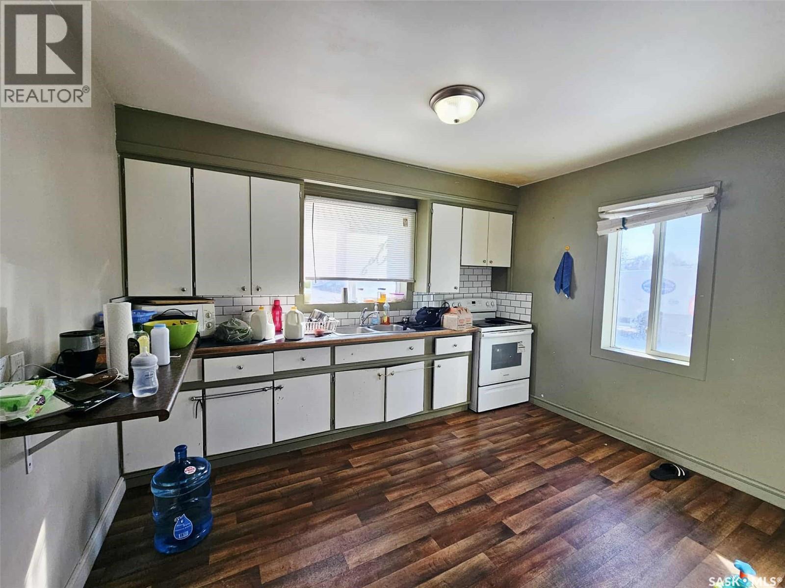 201 Broadway STREET W - 4