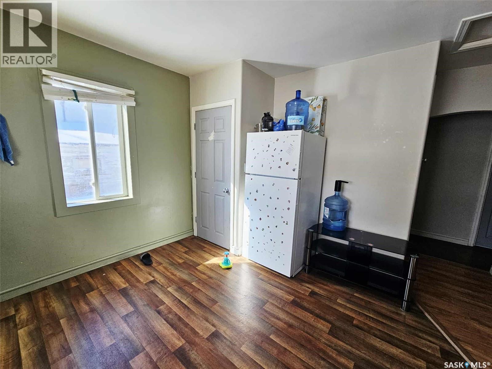 201 Broadway STREET W - 5