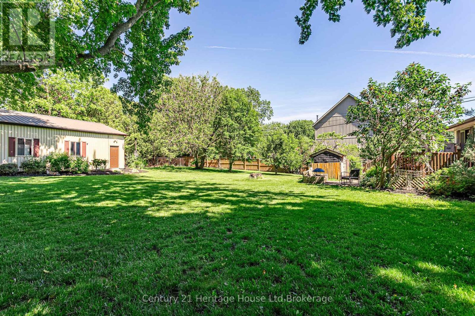 694 QUEEN STREET - 32