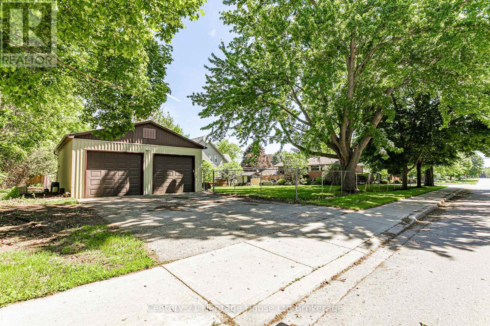 694 QUEEN STREET - 34