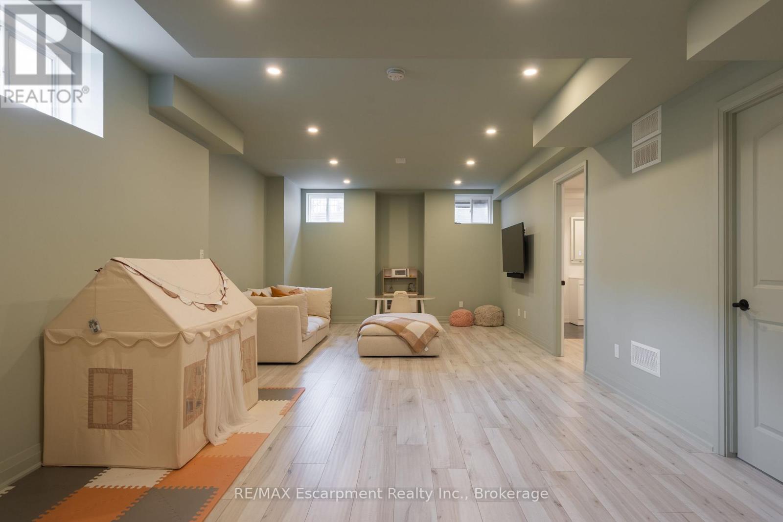 1388 AYMOND CRESCENT - 33