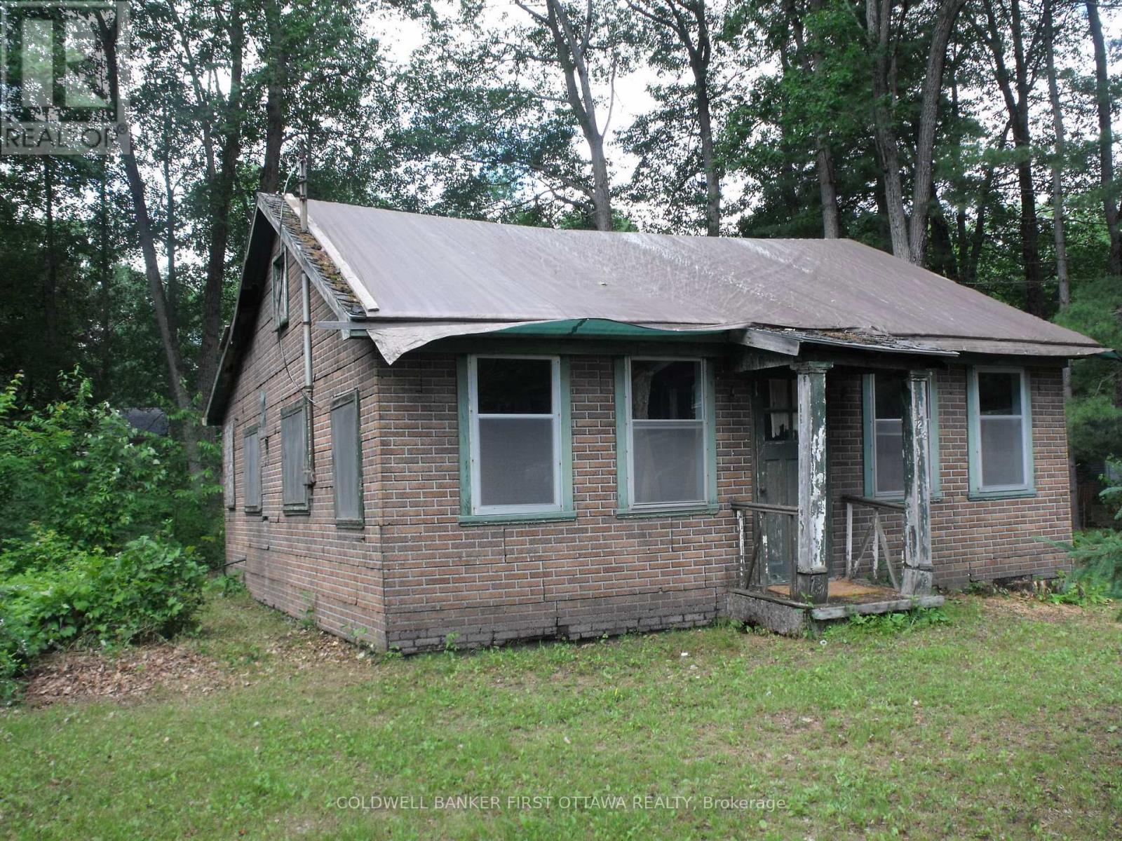 123 BAYVIEW DRIVE - 4