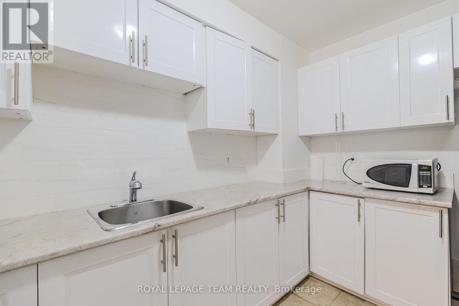 3 Bed, 2 Bath House for Sale in Ottawa – 20 – 2669 SOUTHVALE CRESCENT, Ottawa – MLS# X13446616 - Image 10
