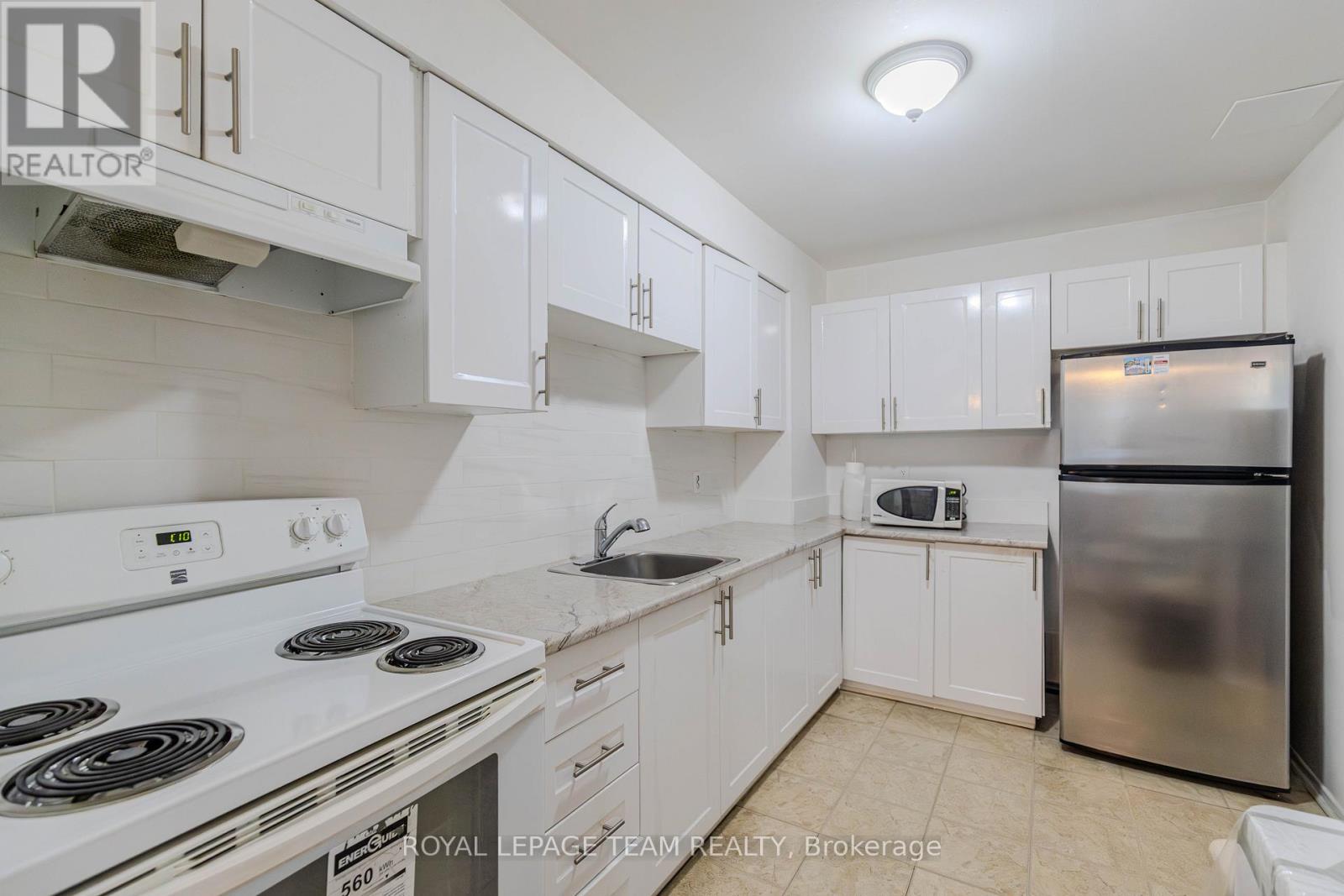 3 Bed, 2 Bath House for Sale in Ottawa – 20 – 2669 SOUTHVALE CRESCENT, Ottawa – MLS# X13446616 - Image 11