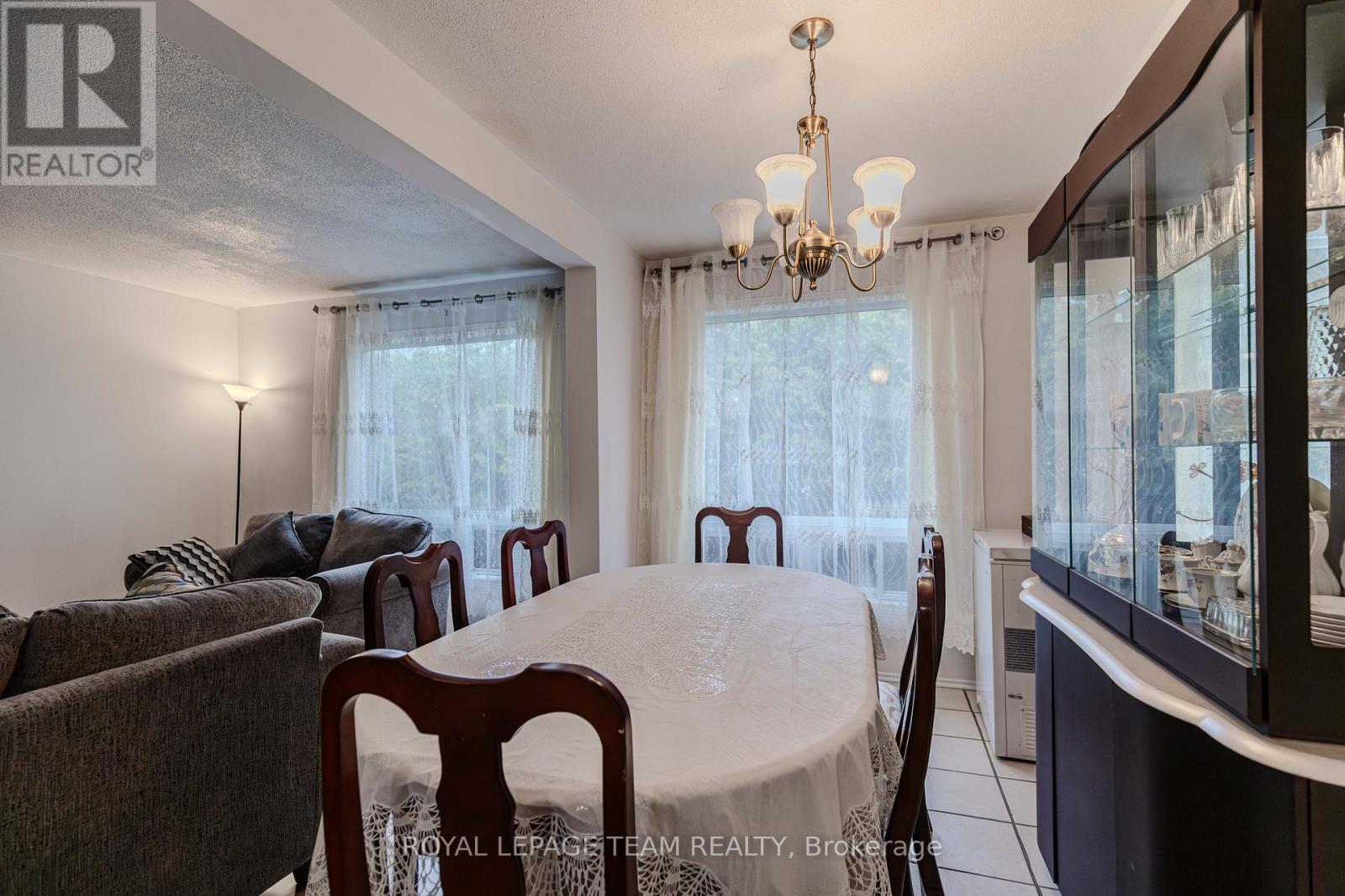 3 Bed, 2 Bath House for Sale in Ottawa – 20 – 2669 SOUTHVALE CRESCENT, Ottawa – MLS# X13446616 - Image 13
