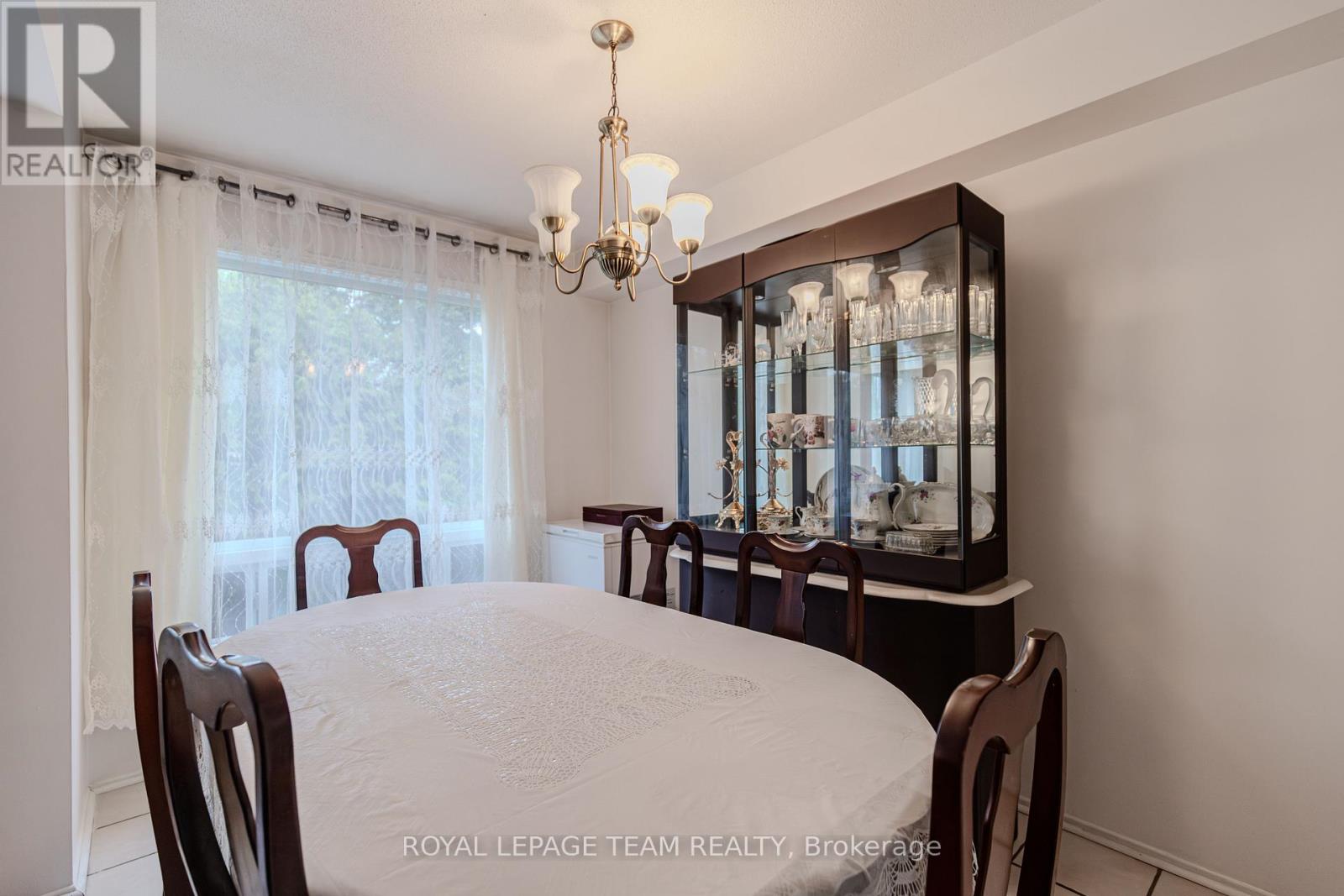 3 Bed, 2 Bath House for Sale in Ottawa – 20 – 2669 SOUTHVALE CRESCENT, Ottawa – MLS# X13446616 - Image 14