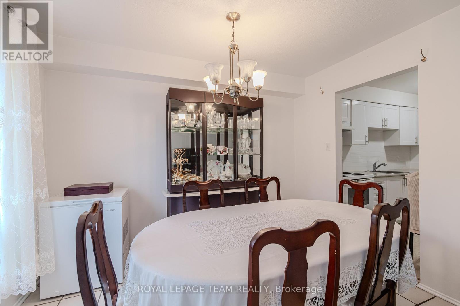 3 Bed, 2 Bath House for Sale in Ottawa – 20 – 2669 SOUTHVALE CRESCENT, Ottawa – MLS# X13446616 - Image 15