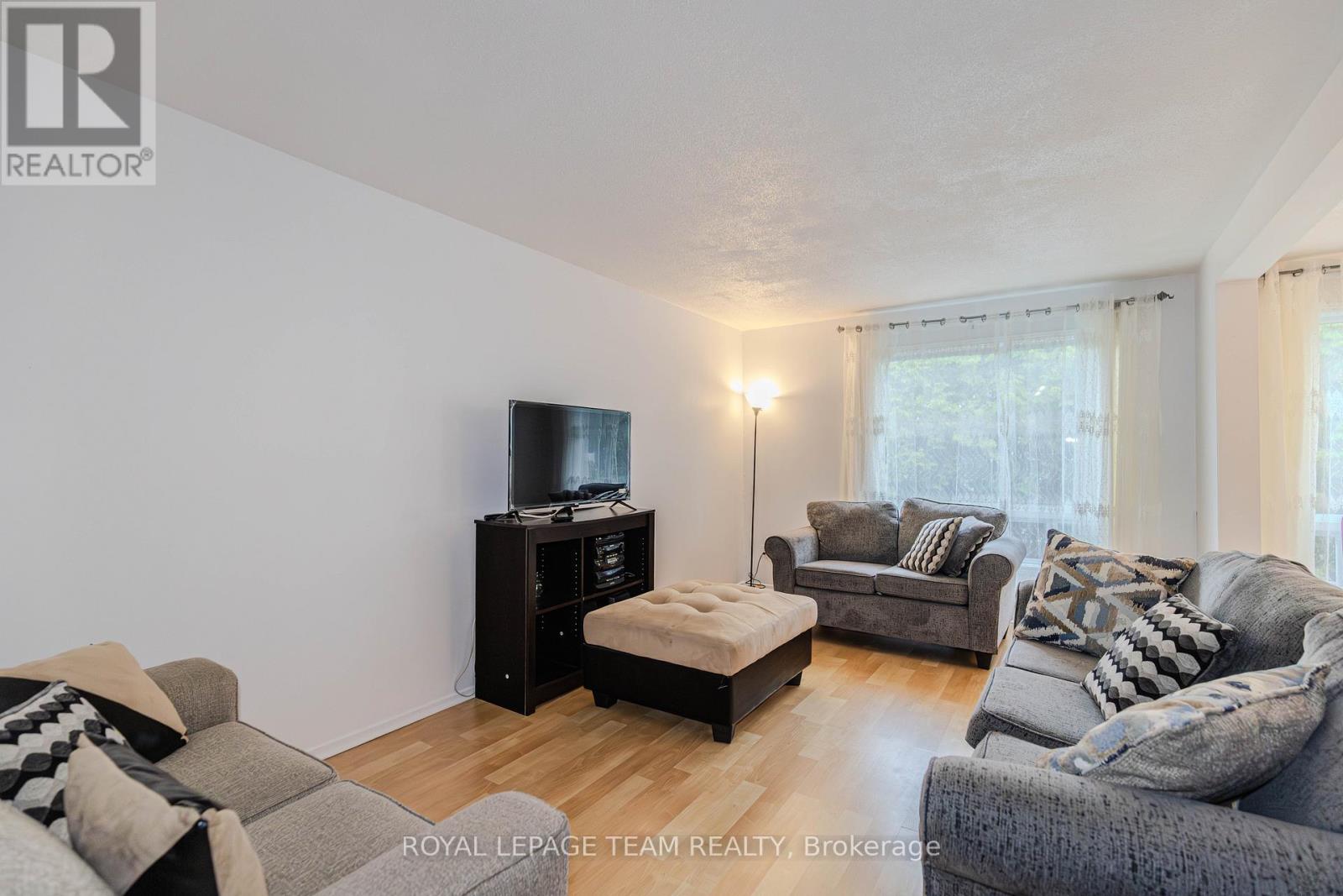 3 Bed, 2 Bath House for Sale in Ottawa – 20 – 2669 SOUTHVALE CRESCENT, Ottawa – MLS# X13446616 - Image 18
