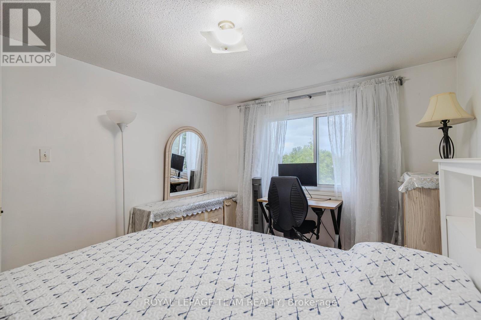 3 Bed, 2 Bath House for Sale in Ottawa – 20 – 2669 SOUTHVALE CRESCENT, Ottawa – MLS# X13446616 - Image 23