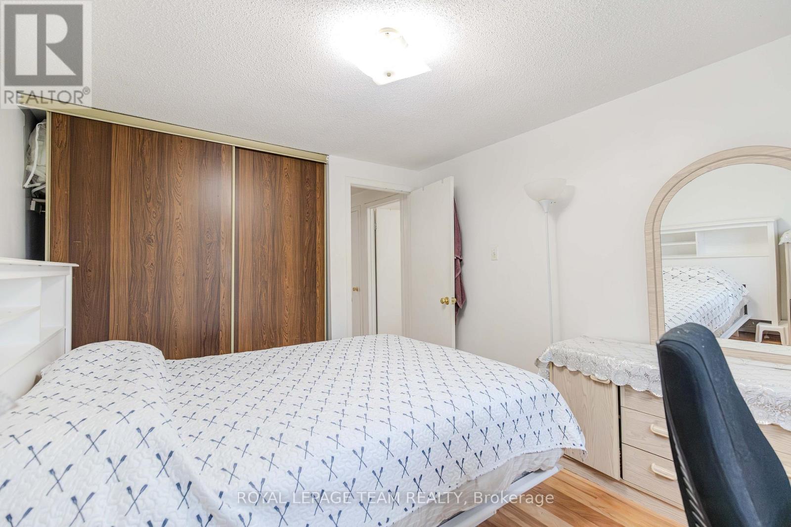 3 Bed, 2 Bath House for Sale in Ottawa – 20 – 2669 SOUTHVALE CRESCENT, Ottawa – MLS# X13446616 - Image 24