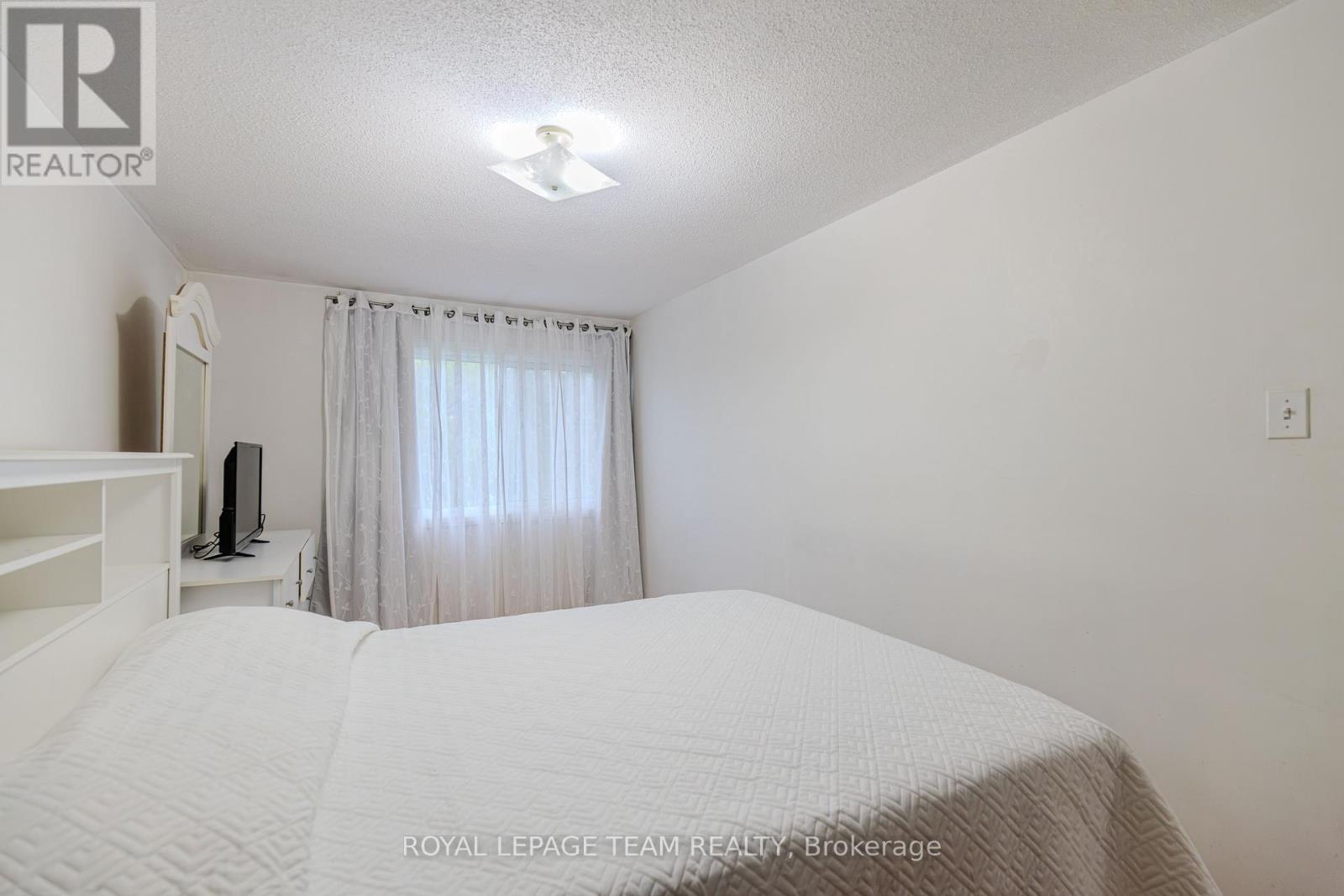 3 Bed, 2 Bath House for Sale in Ottawa – 20 – 2669 SOUTHVALE CRESCENT, Ottawa – MLS# X13446616 - Image 26