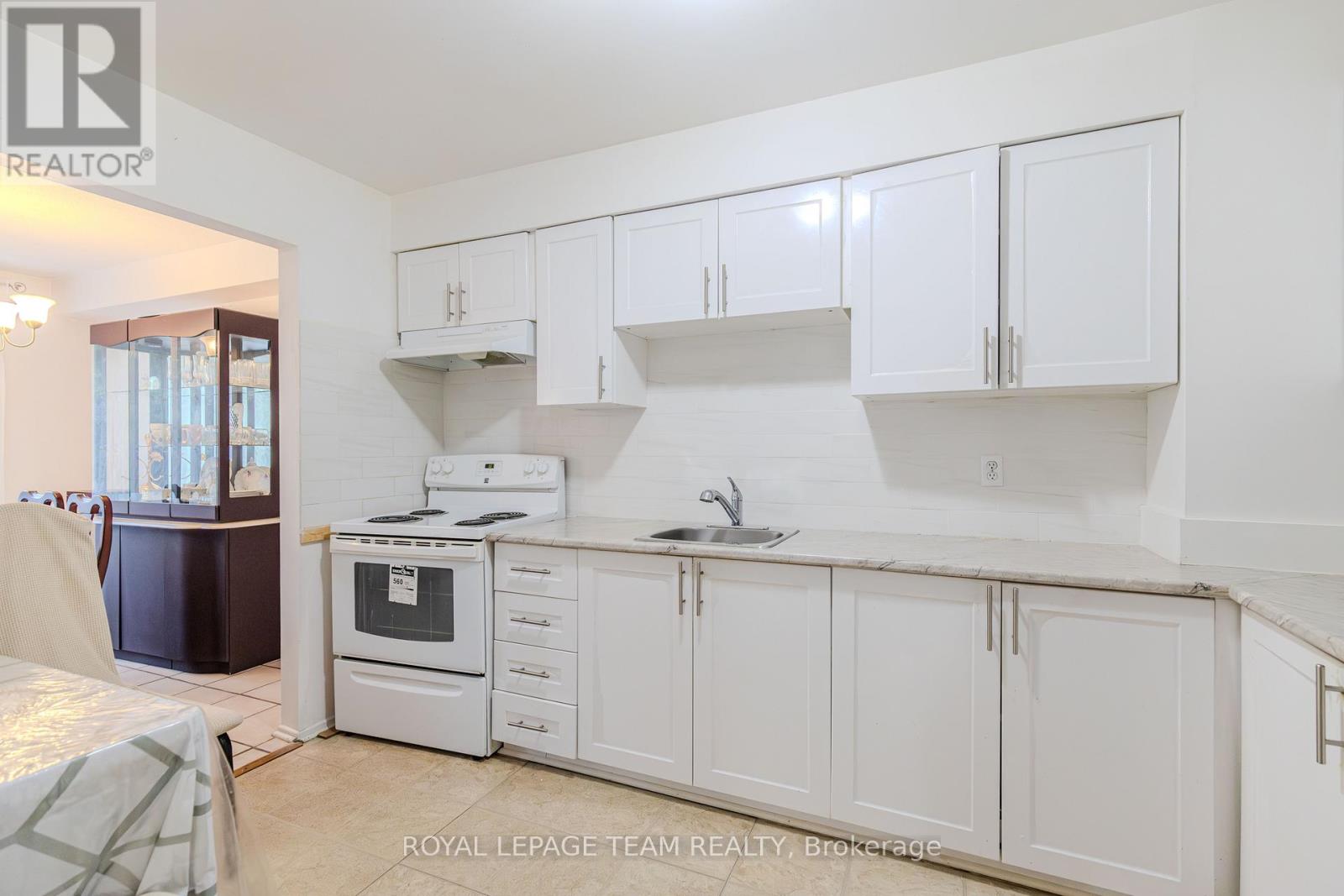 3 Bed, 2 Bath House for Sale in Ottawa – 20 – 2669 SOUTHVALE CRESCENT, Ottawa – MLS# X13446616 - Image 8
