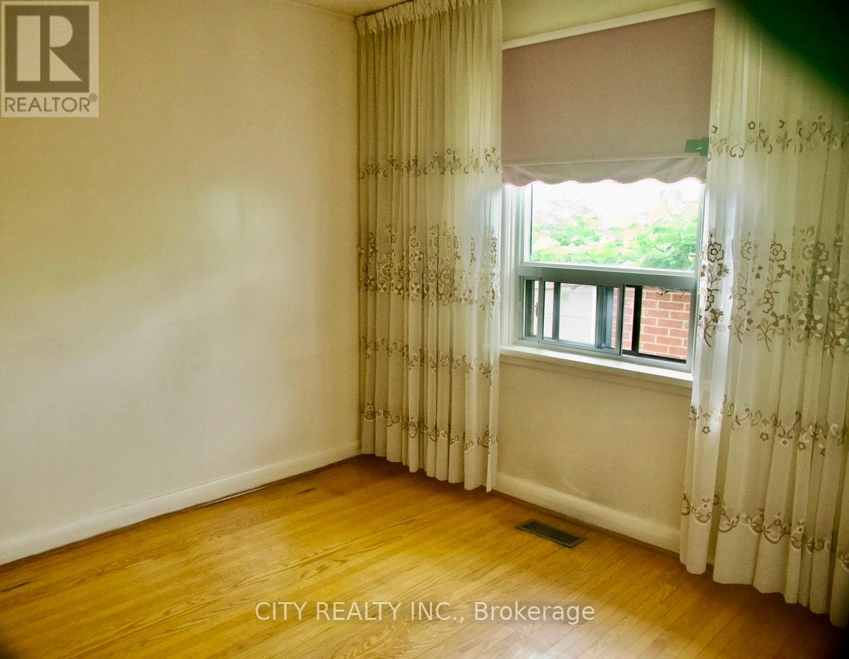 40 MONTANA AVENUE - Image 9