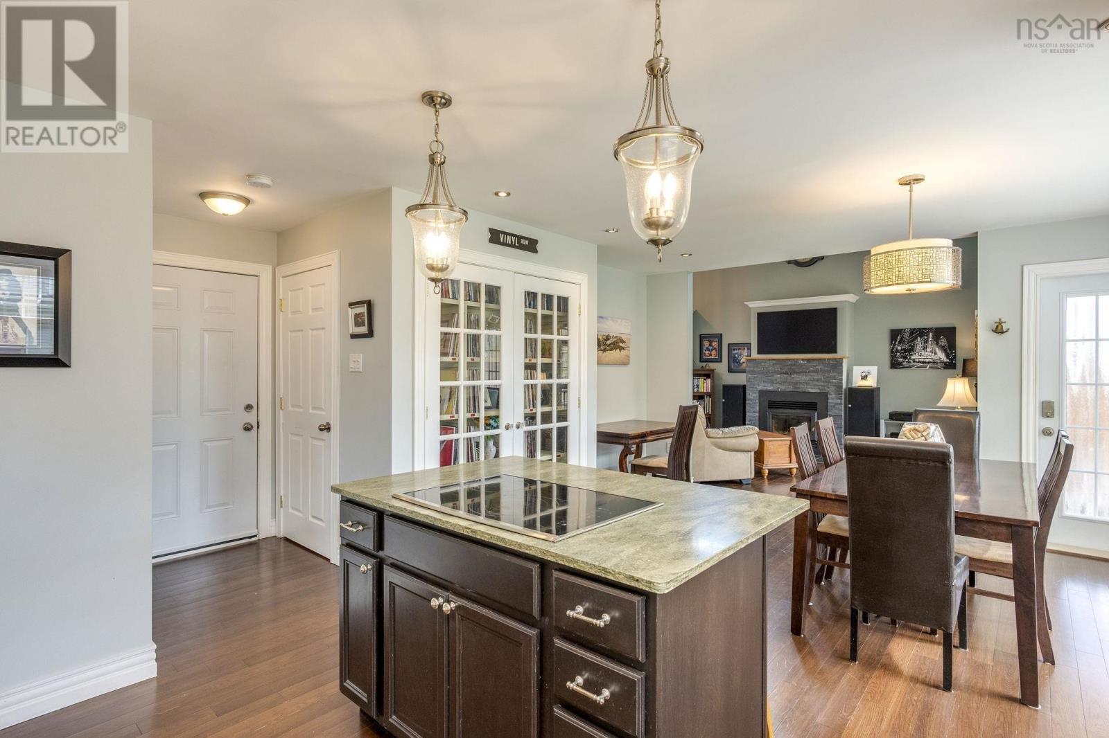 95 Macdonald Park Road S - 16
