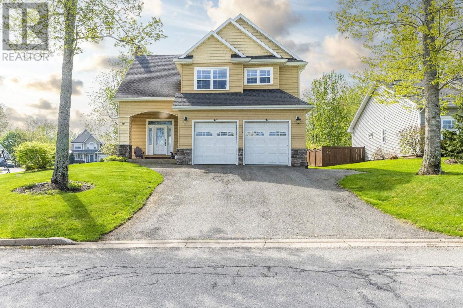 95 Macdonald Park Road S - 1