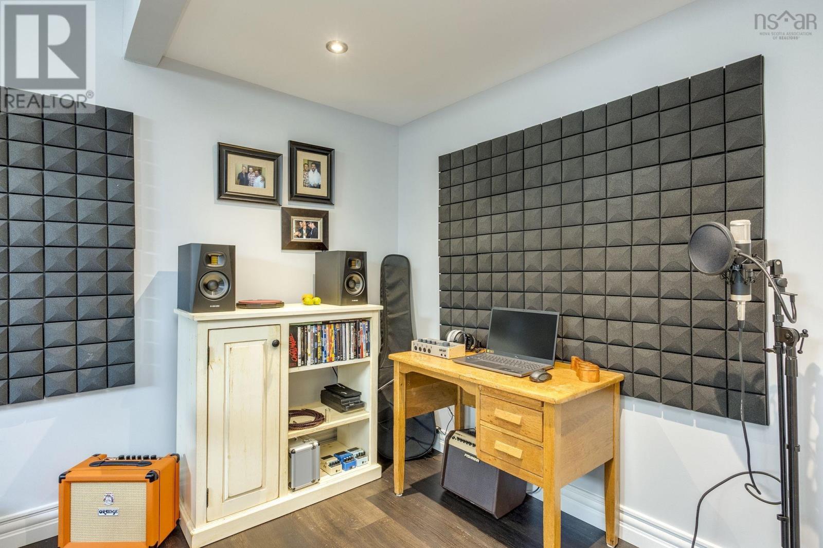 95 Macdonald Park Road S - 48