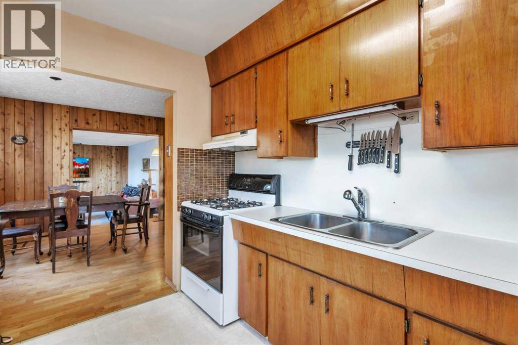 4152 47 Avenue - 10
