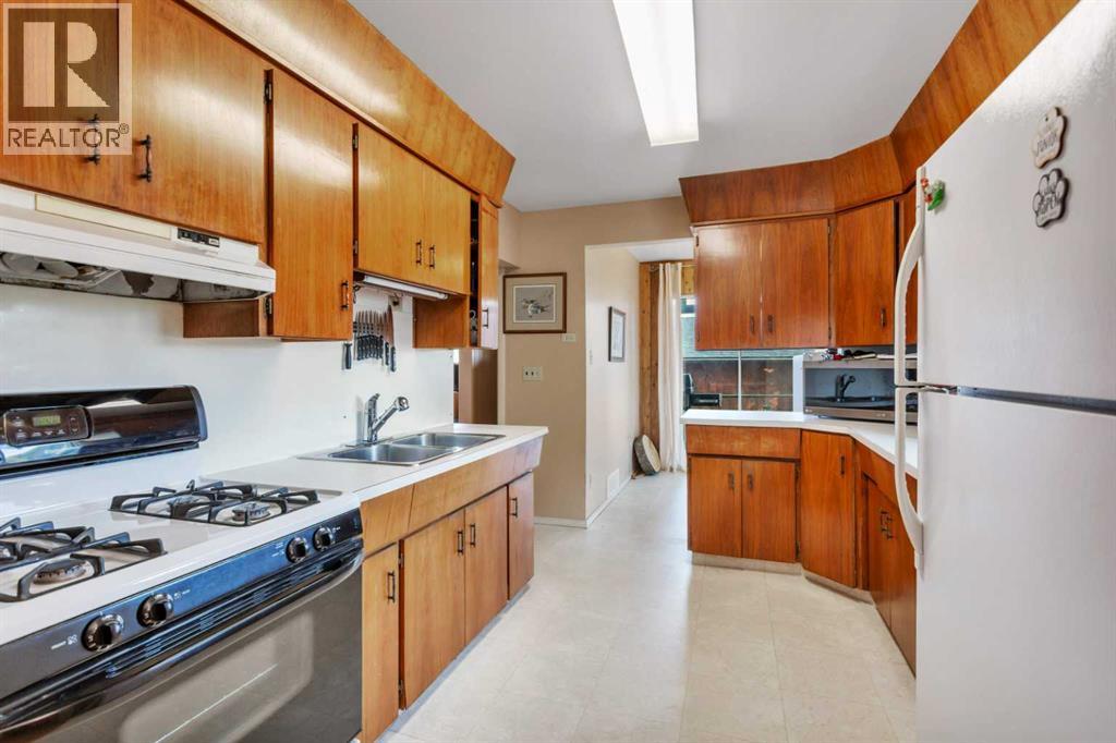4152 47 Avenue - 11