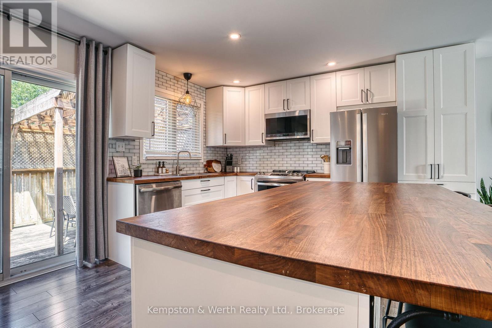 745 LAVERY STREET - 15