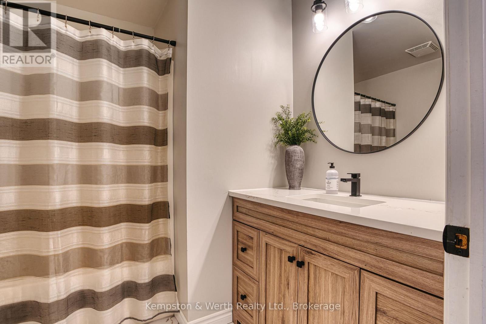 745 LAVERY STREET - 27