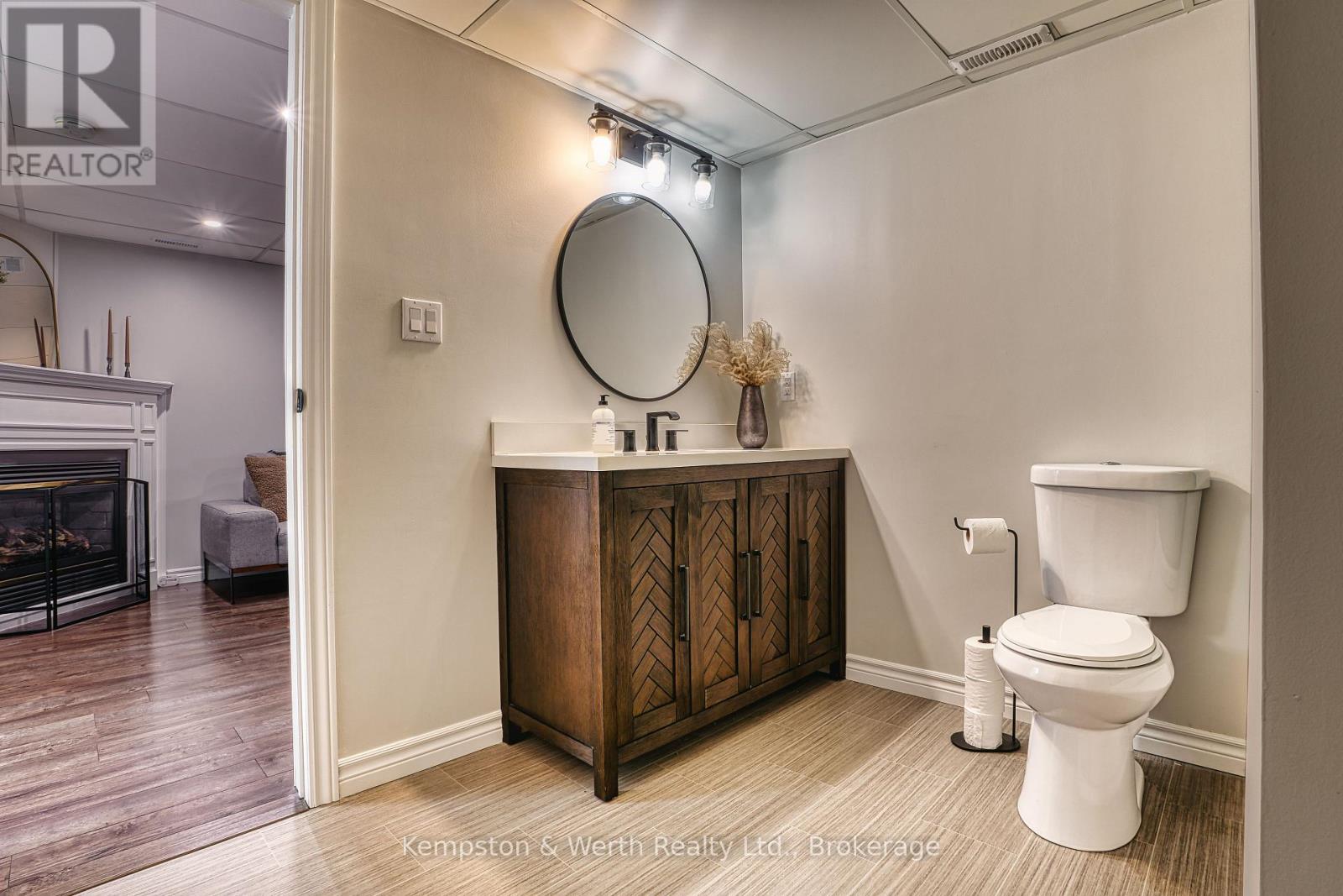 745 LAVERY STREET - 35