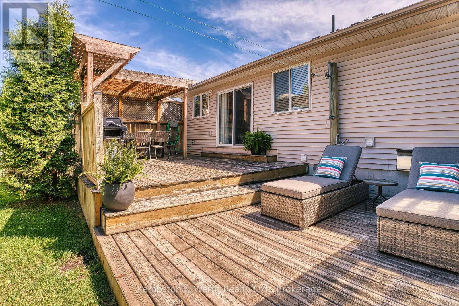 745 LAVERY STREET - 39