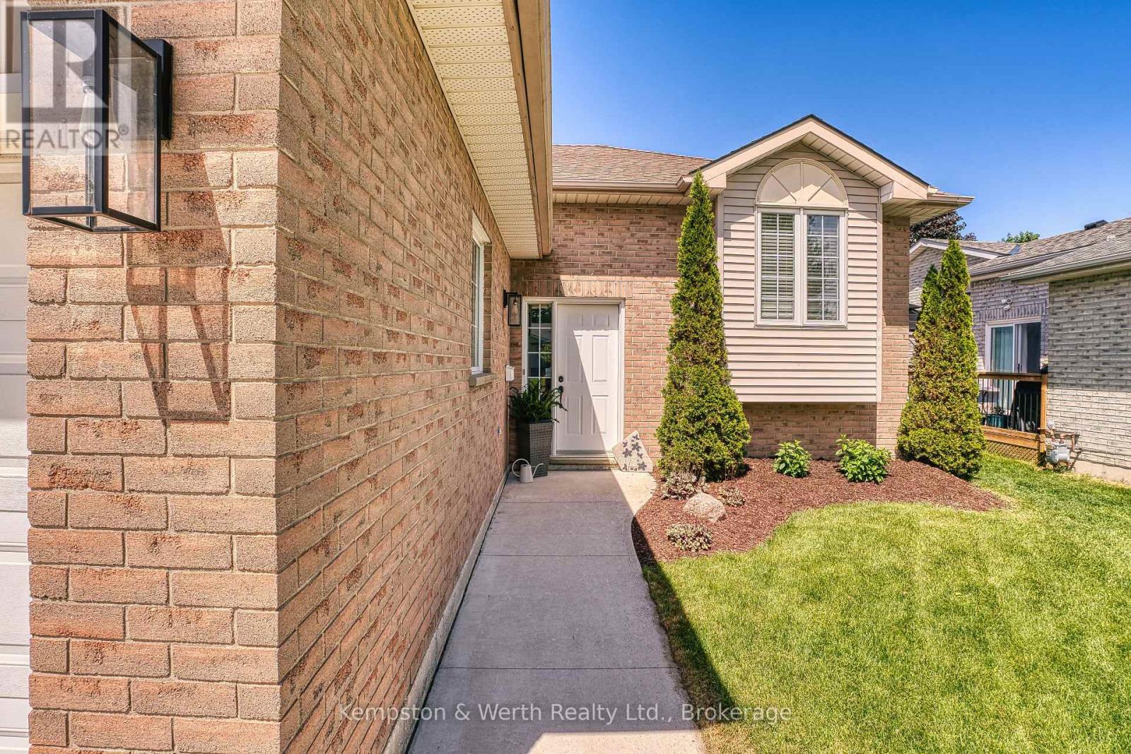 745 LAVERY STREET - 5