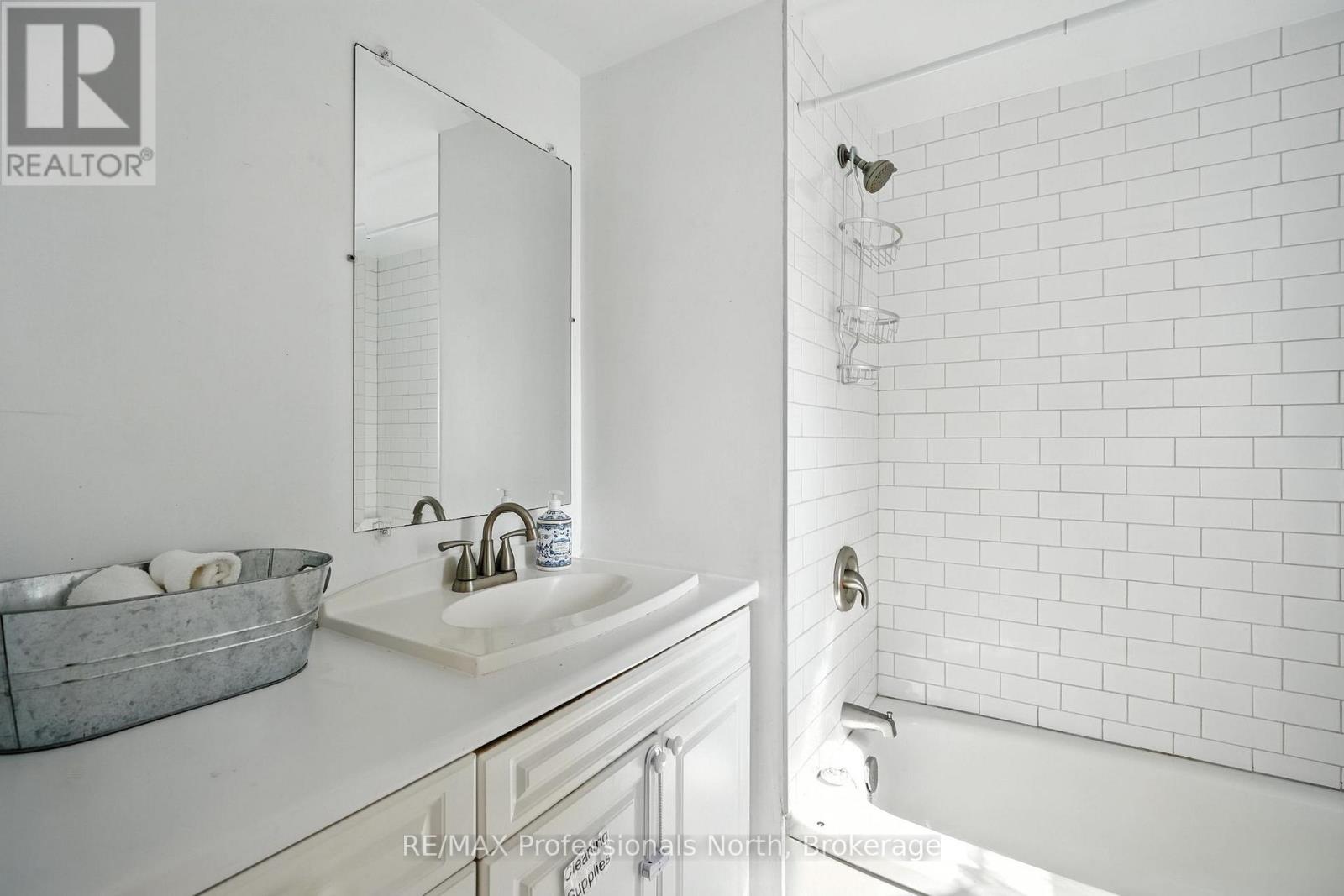 905 STARRATT ROAD - 21