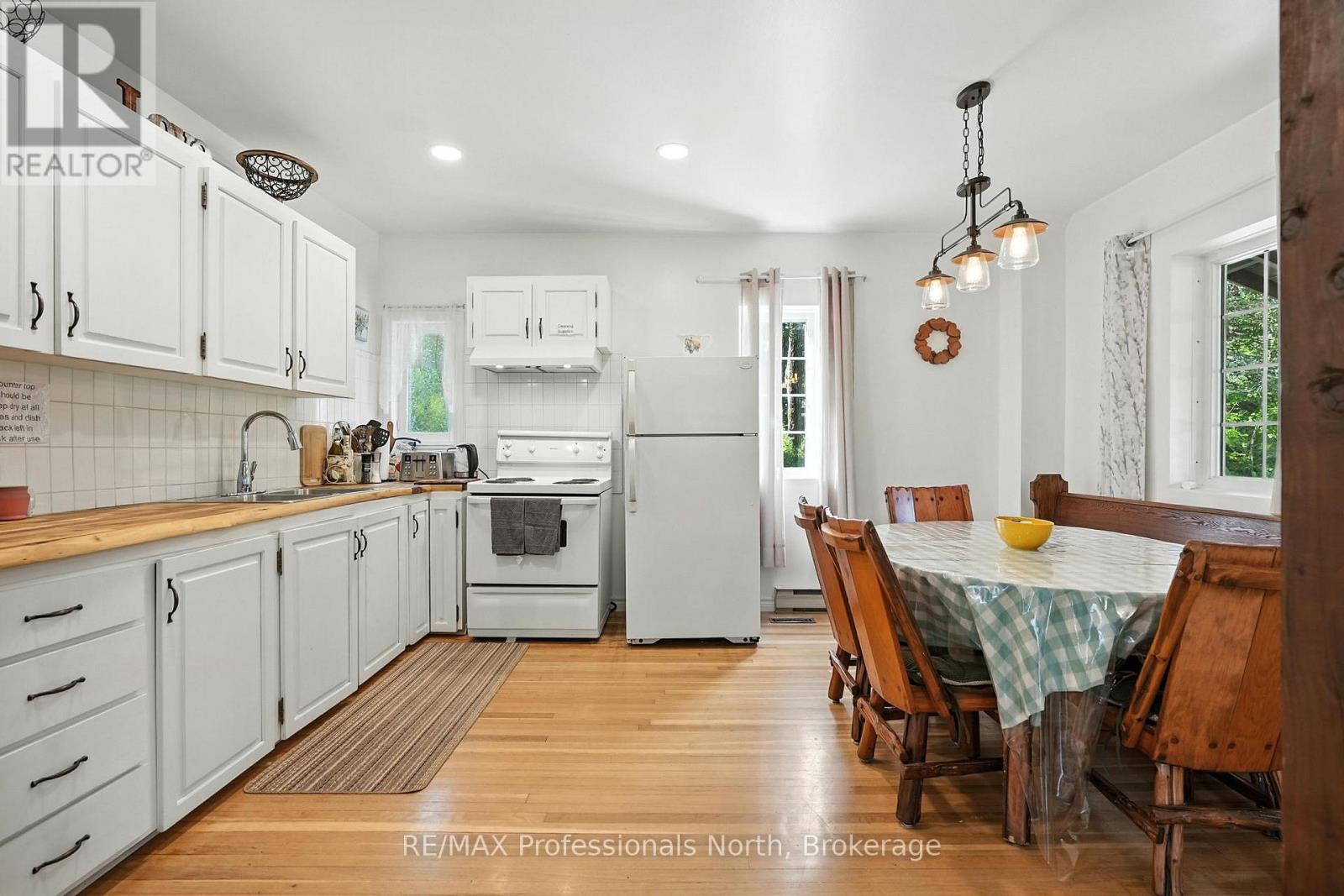 905 STARRATT ROAD - 4