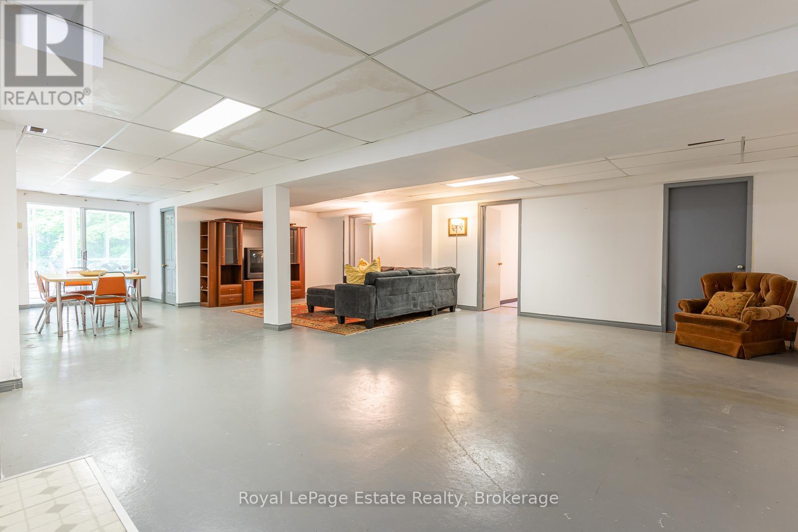 632 BANNISTER DRIVE - 29