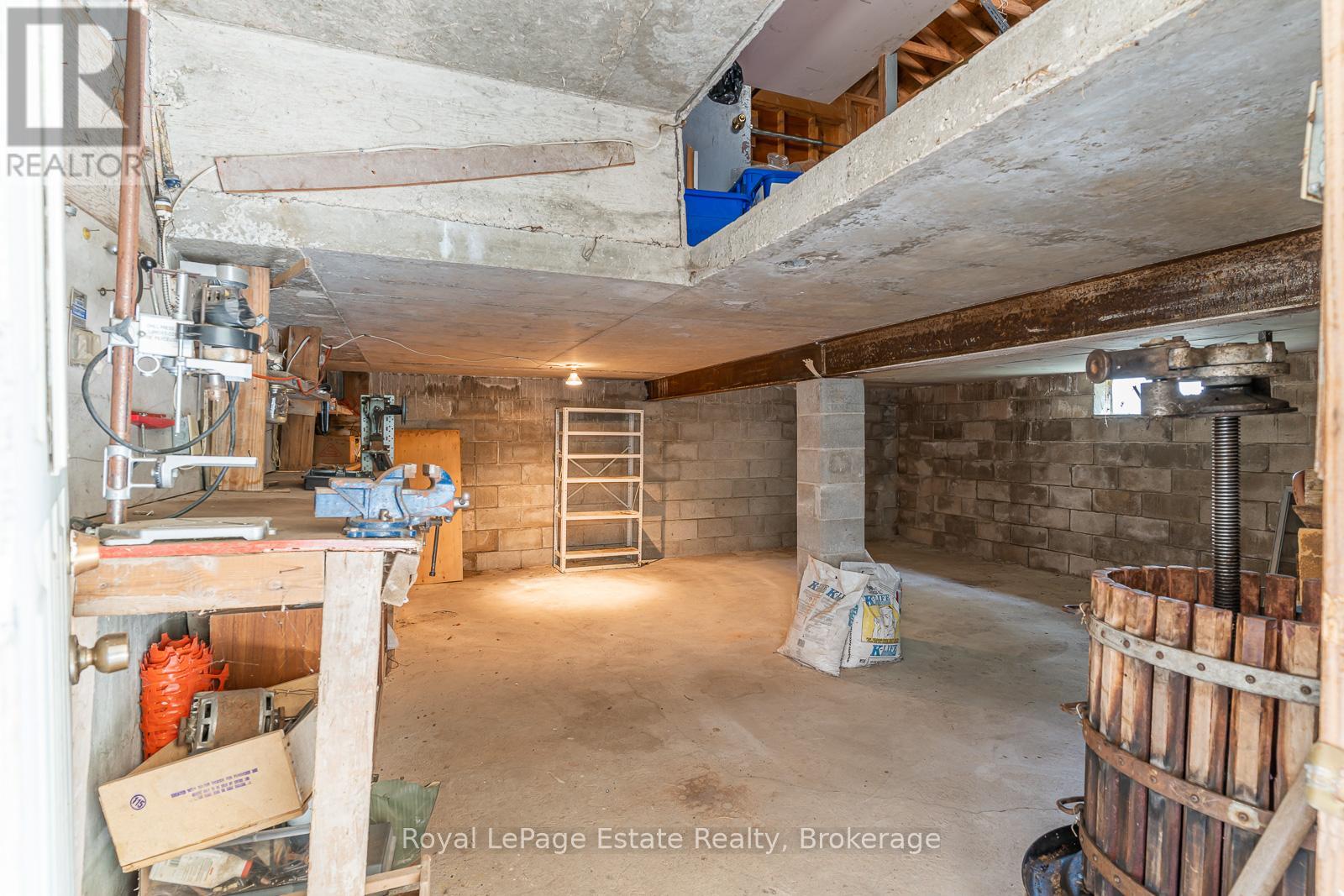 632 BANNISTER DRIVE - 34
