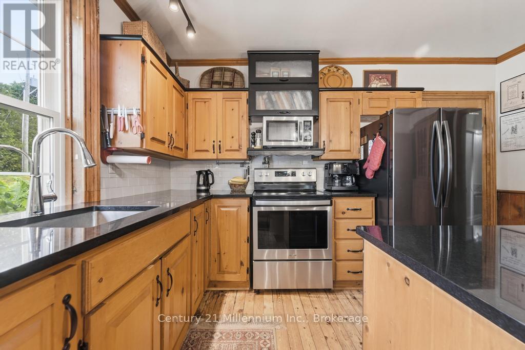 1145 QUEEN STREET - 15