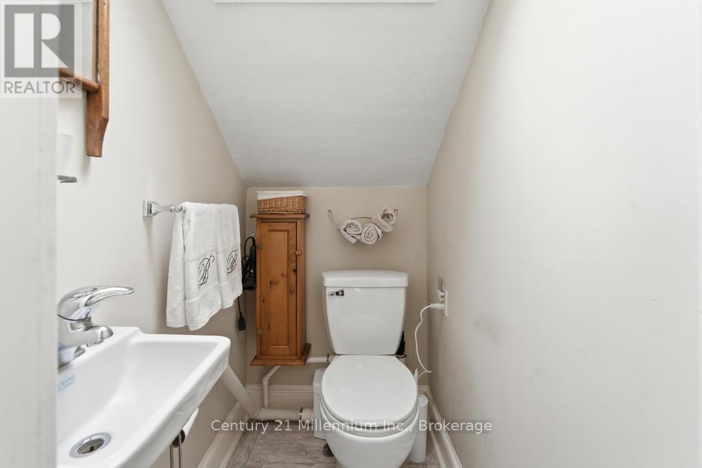1145 QUEEN STREET - 22