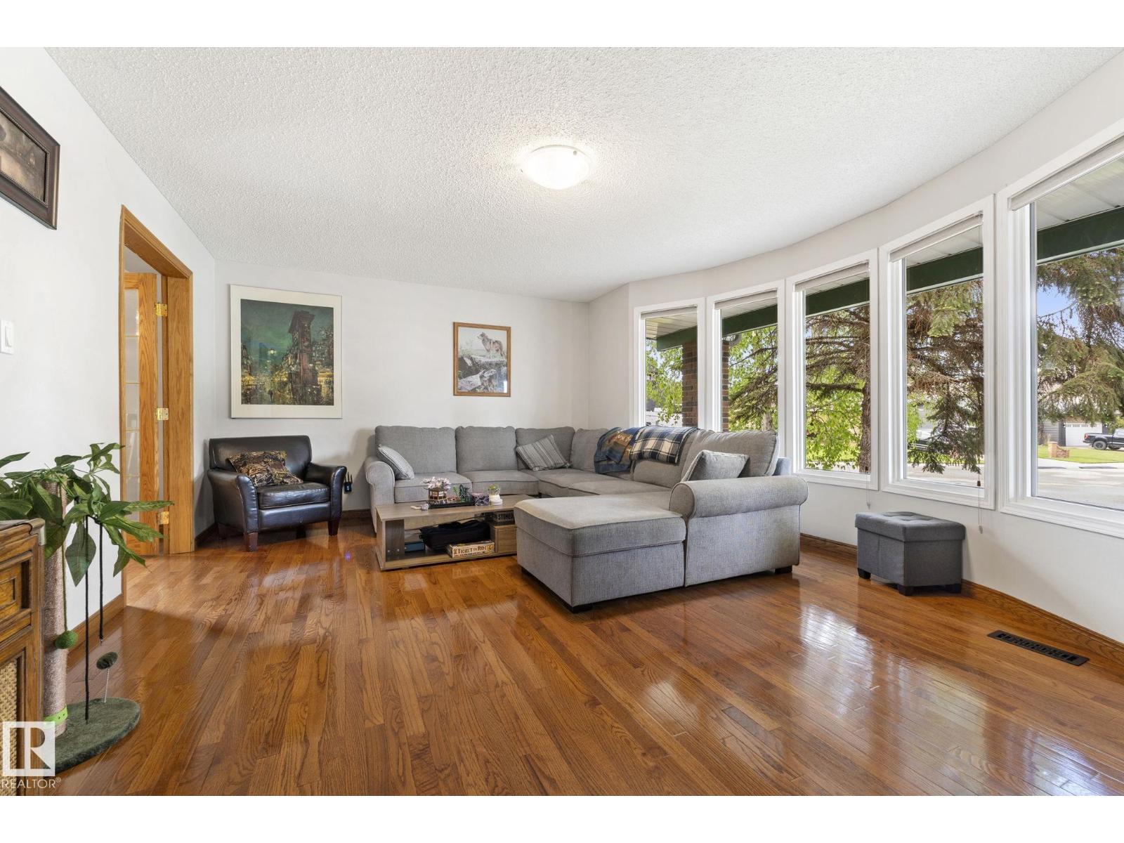 9940 83 st - photo 4