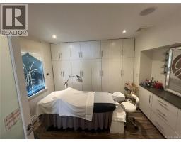 2043 Oak Bay Ave, Oak Bay, BC V8R1E5 Photo 10