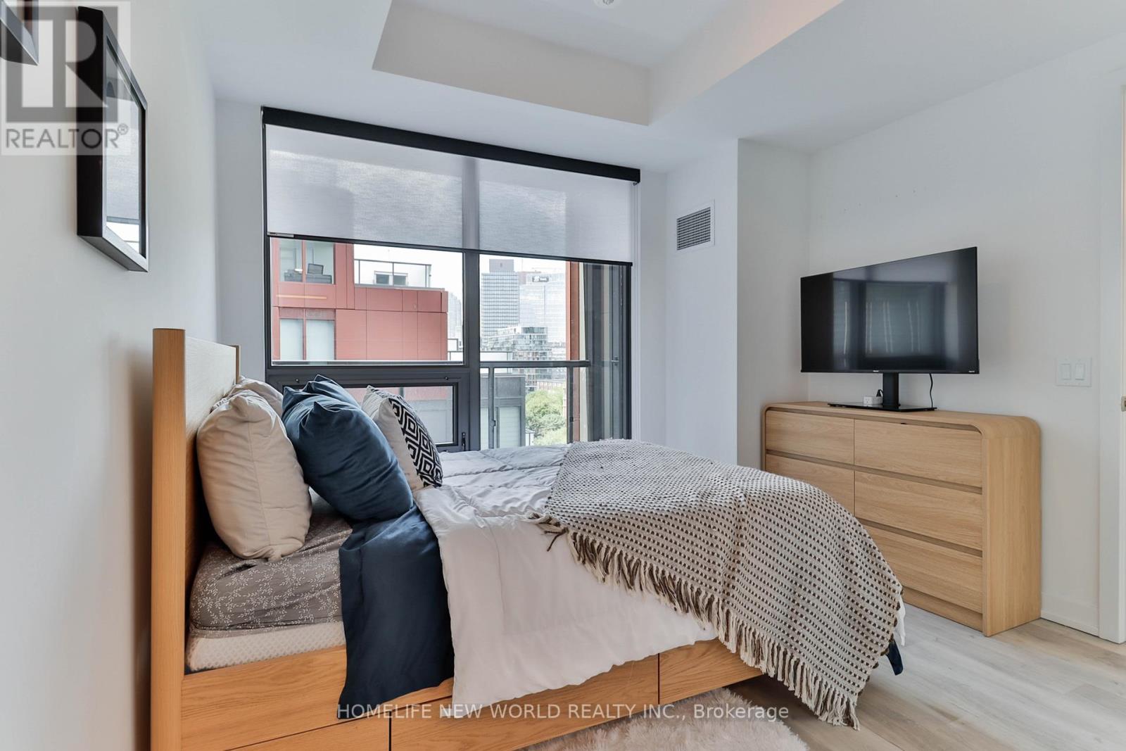#1003 28 EASTERN AVENUE - 22