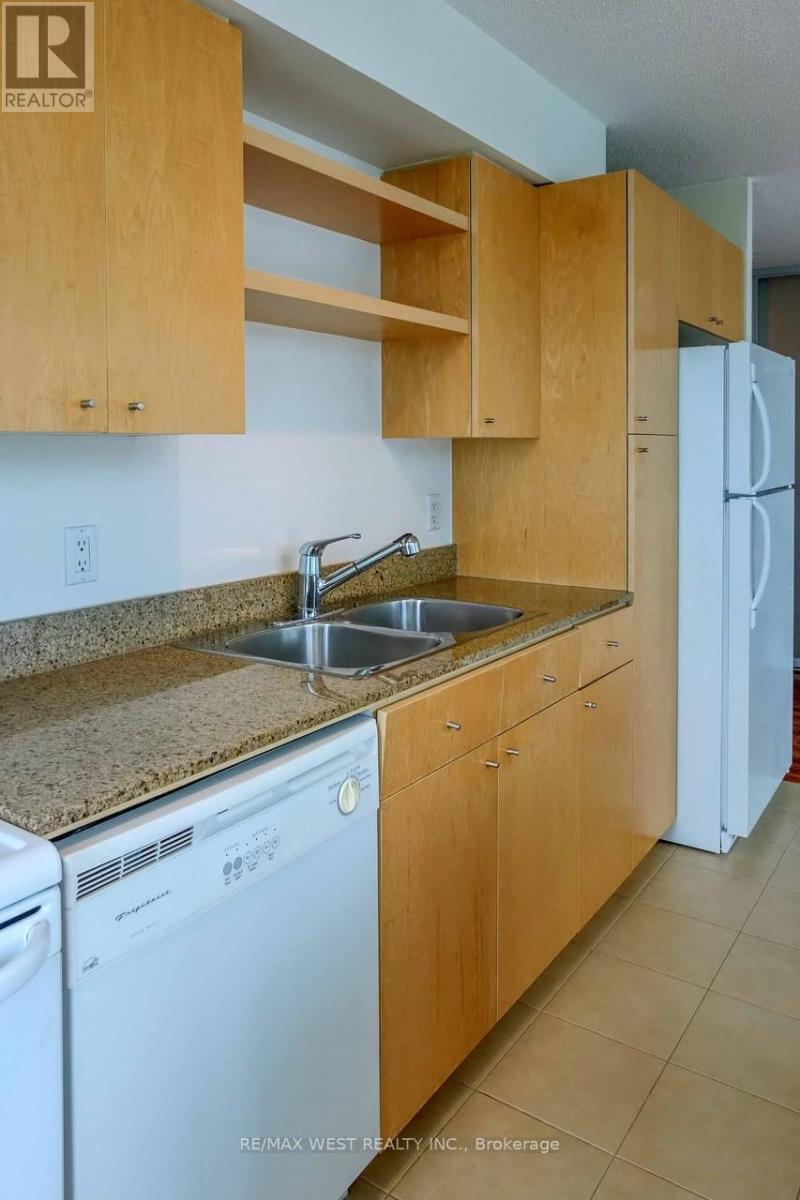 #2509 373 FRONT STREET - 18