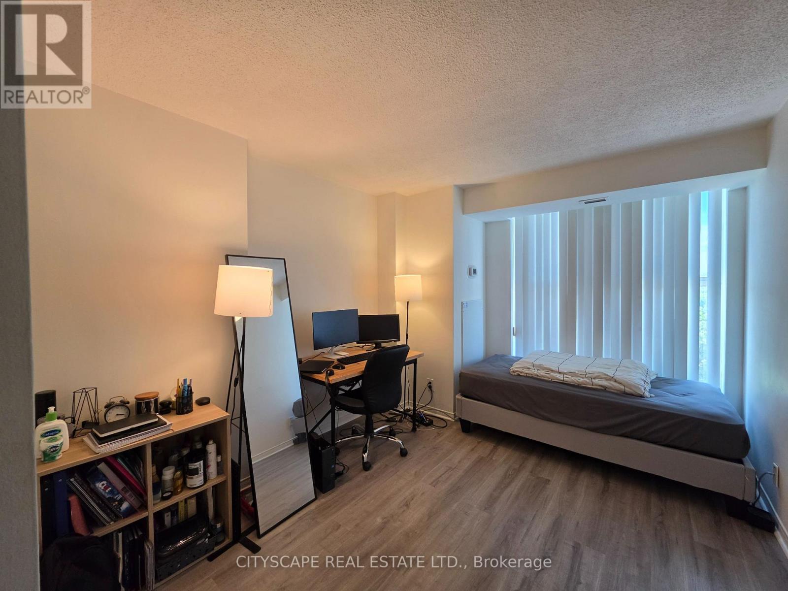 #502 90 DALE AVENUE - 14