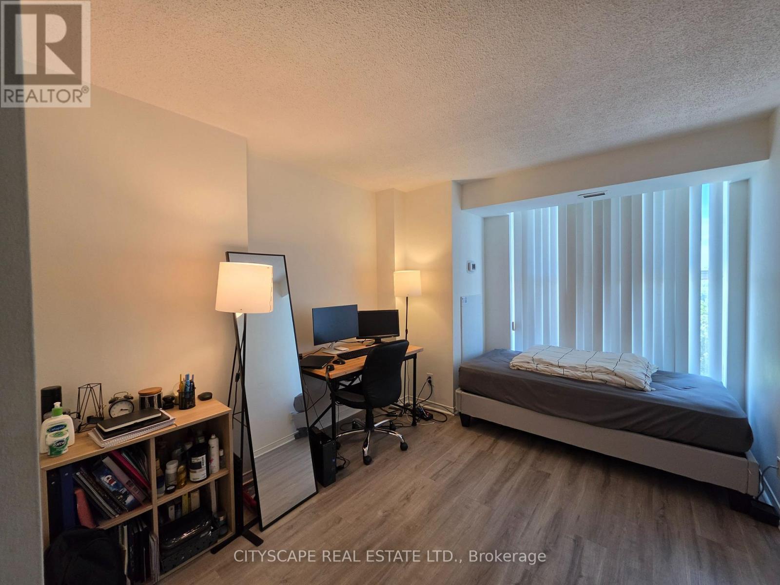 #502 90 DALE AVENUE - 15