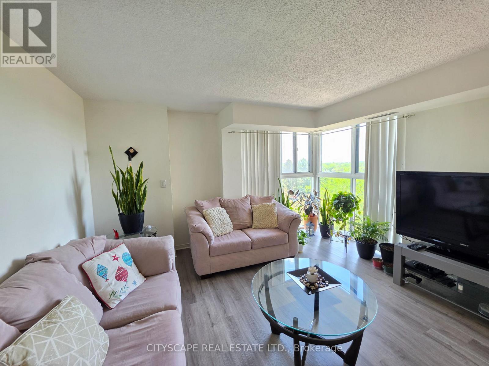 #502 90 DALE AVENUE - 6