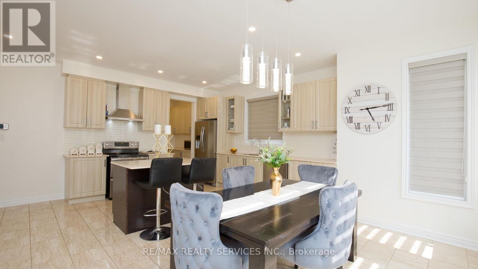 104 SHARPE CRESCENT - 11
