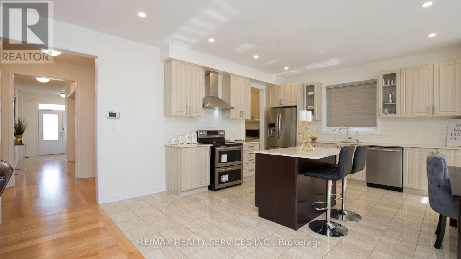 104 SHARPE CRESCENT - 12