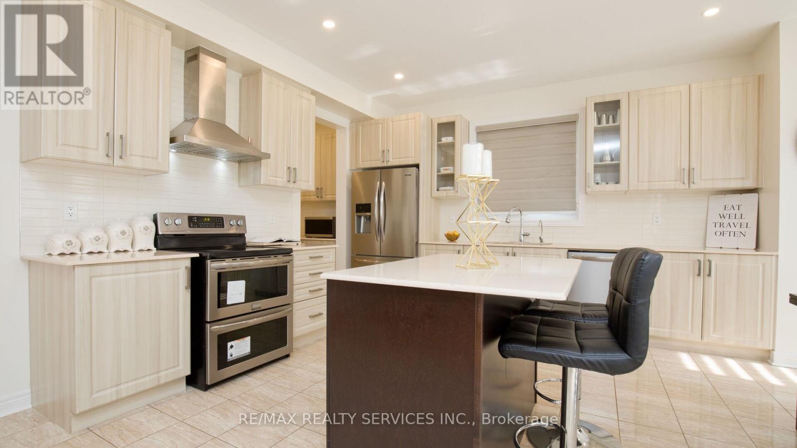 104 SHARPE CRESCENT - 13
