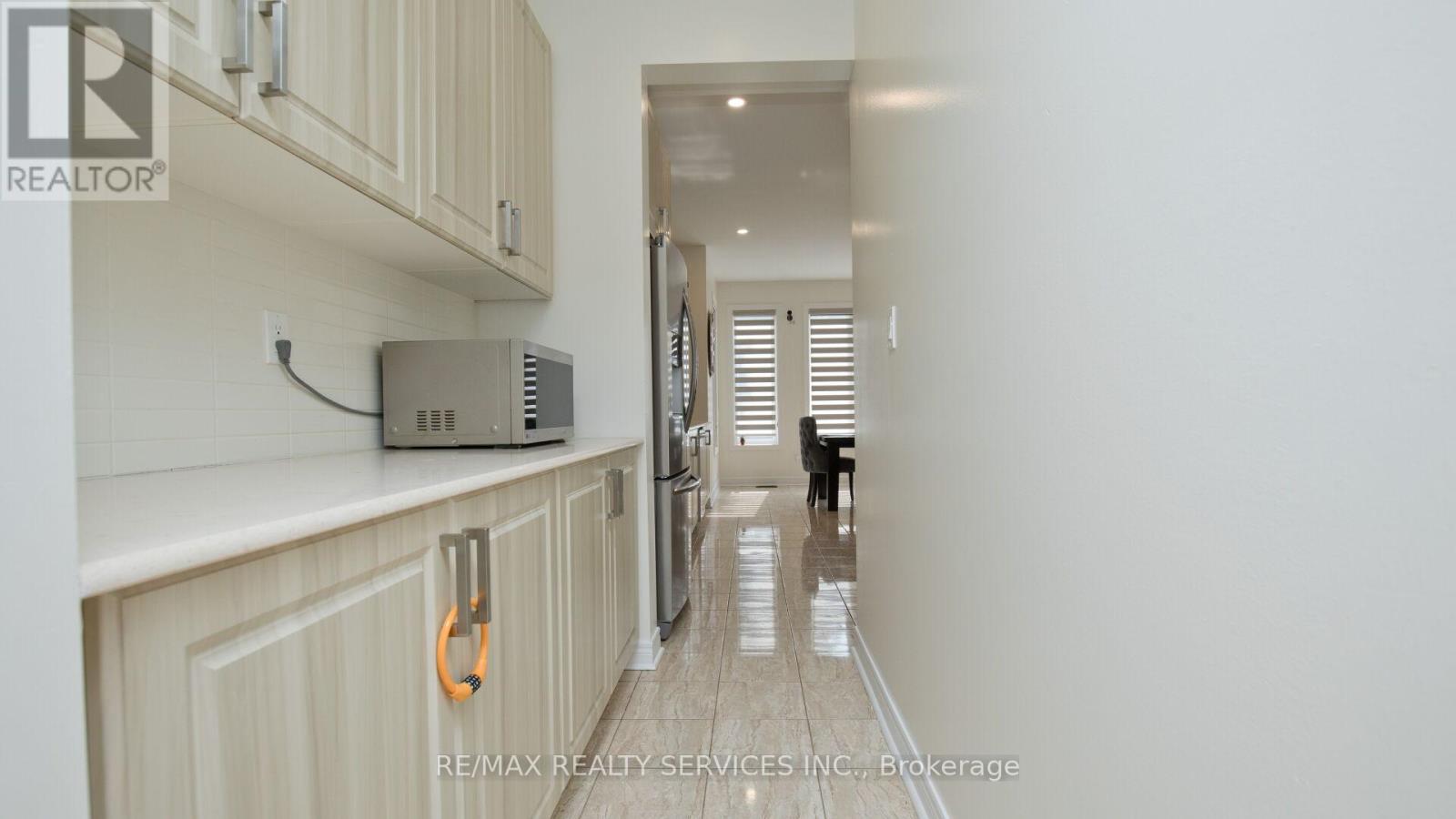 104 SHARPE CRESCENT - 16
