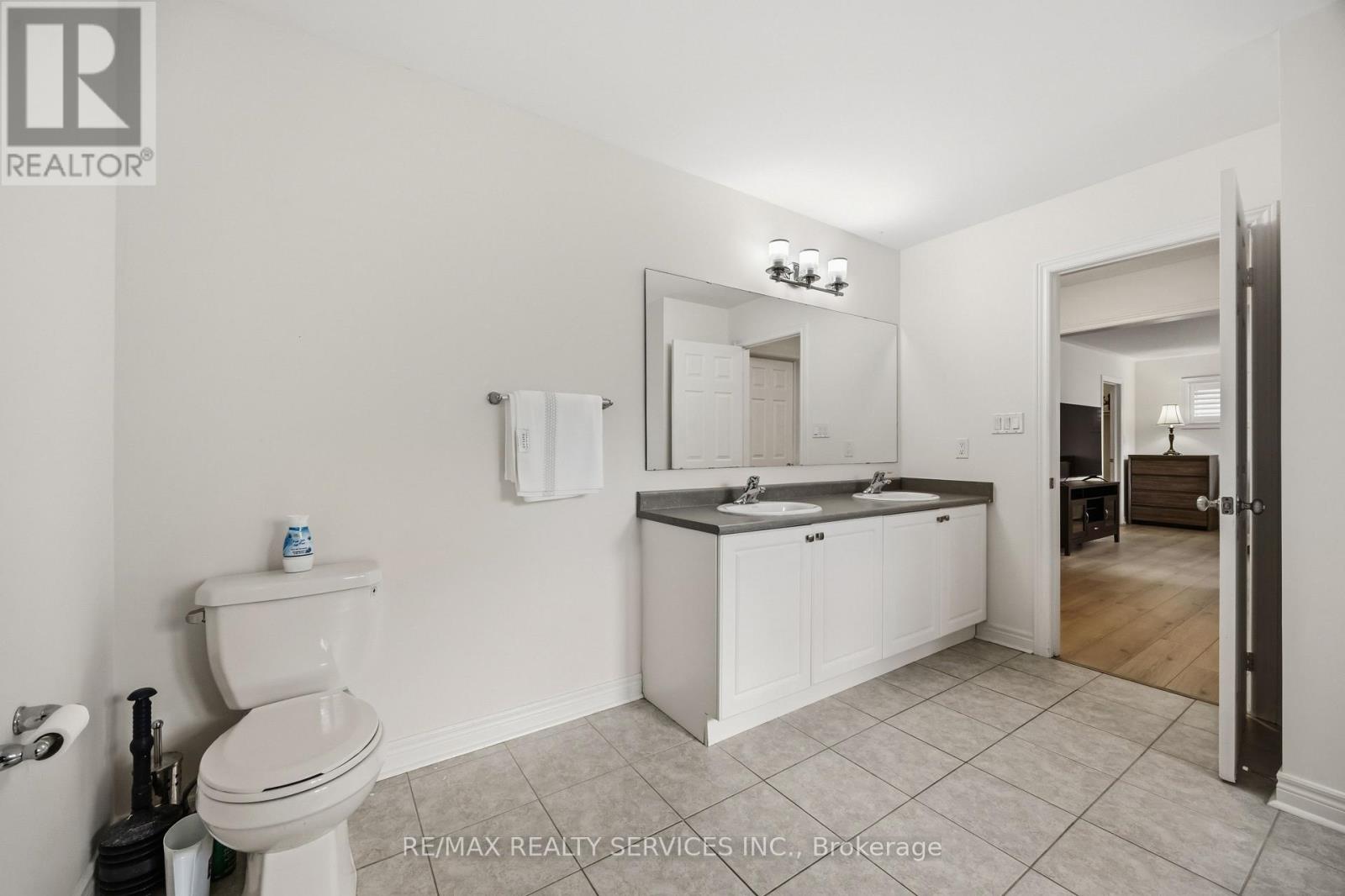 104 SHARPE CRESCENT - 23