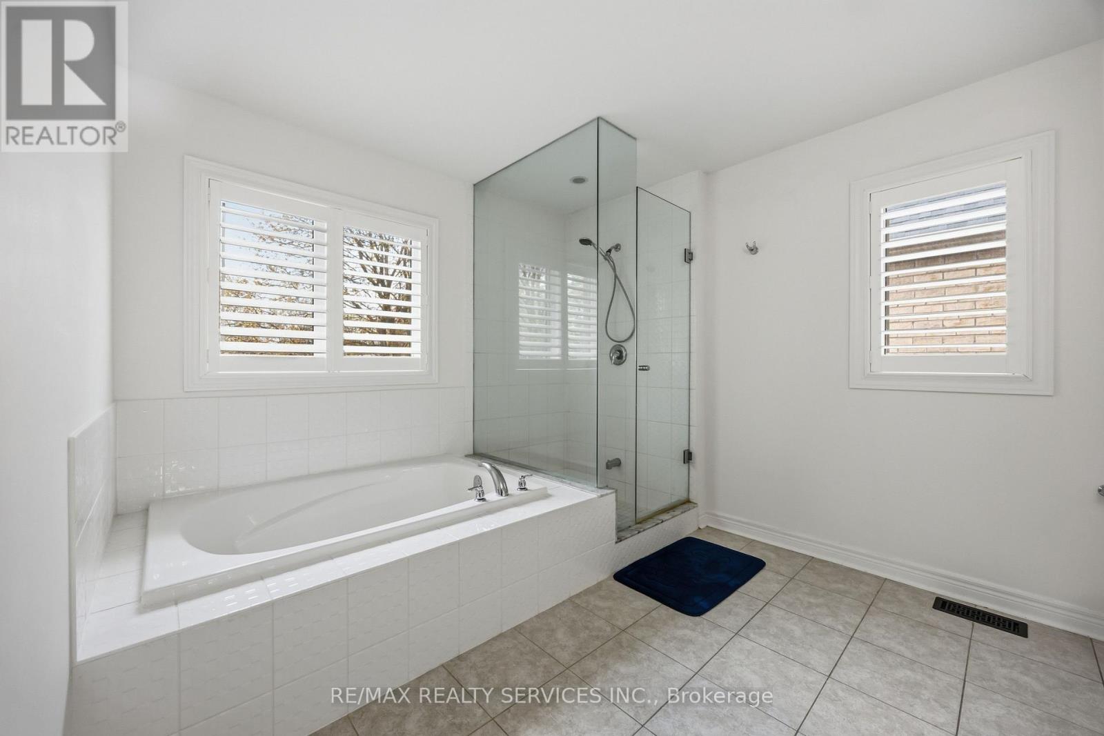 104 SHARPE CRESCENT - 24