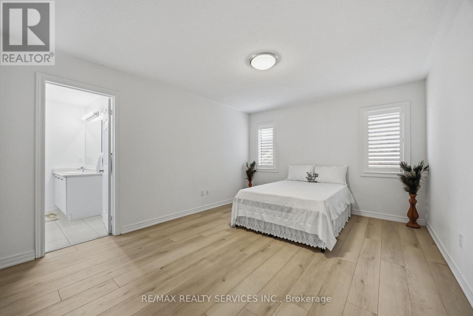 104 SHARPE CRESCENT - 29